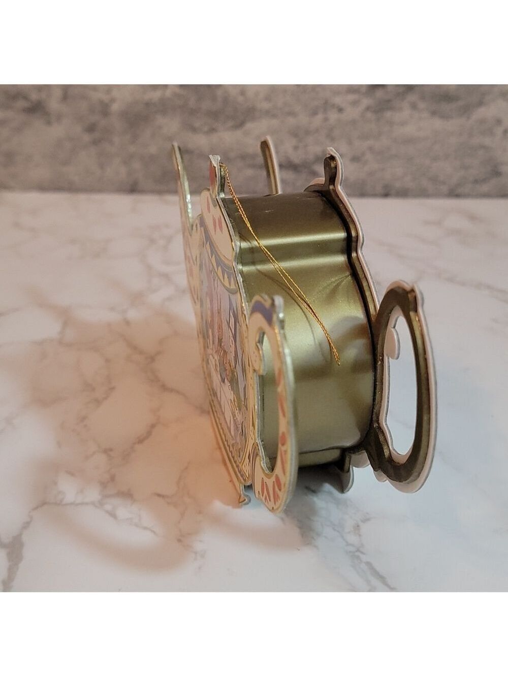Alice In Wonderland Trinket Box 1994 With Gold Plastic Tea Set - Picture 8 of 8